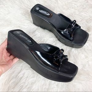 LOWER EAST SIDE 90’s Y2K Chunky Platform Sandals